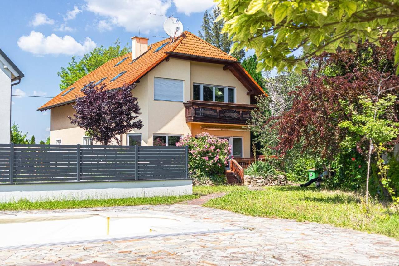 Comfortable Rooms In A Beautiful House Gd Wina Bagian luar foto