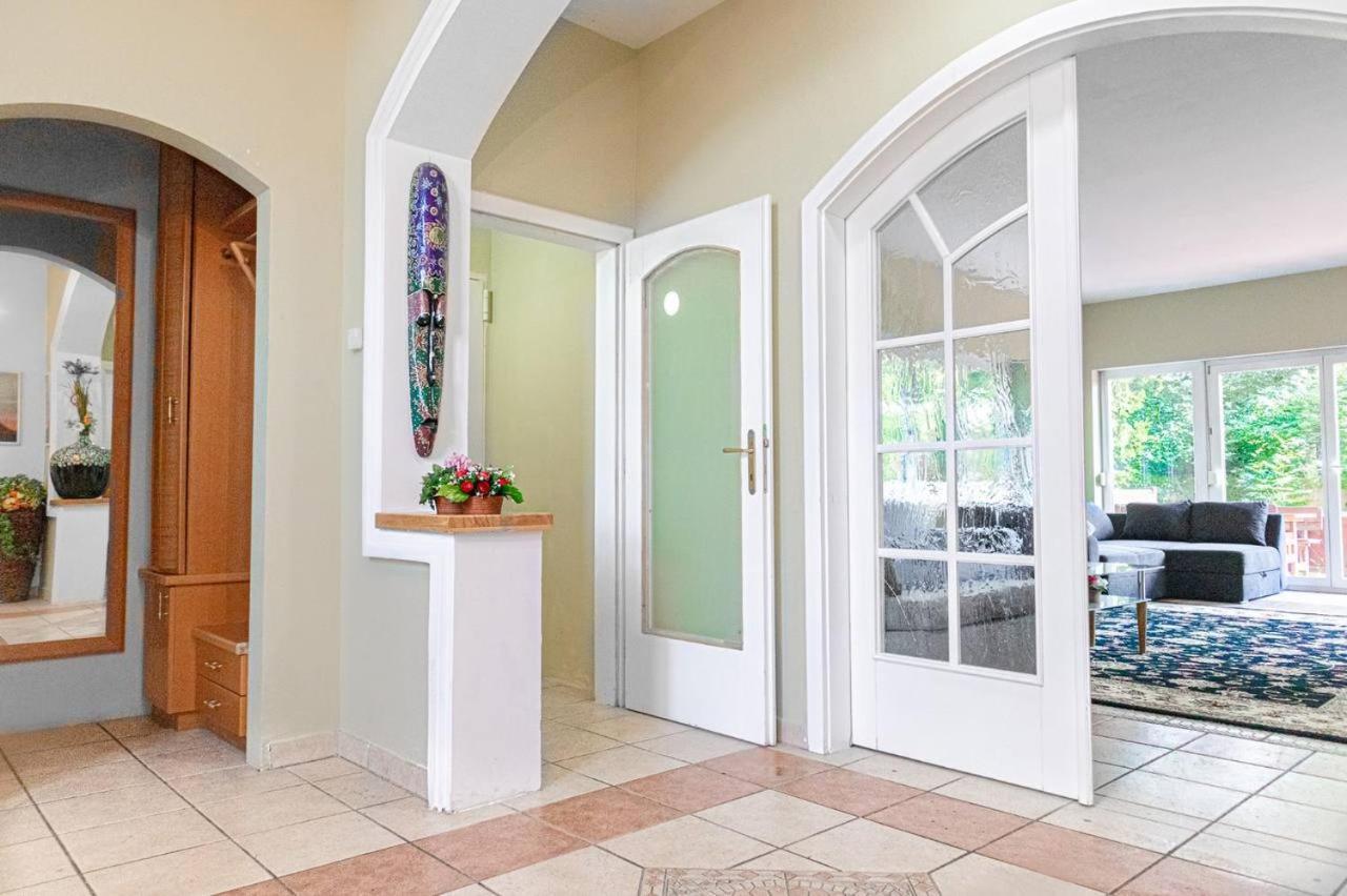 Comfortable Rooms In A Beautiful House Gd Wina Bagian luar foto