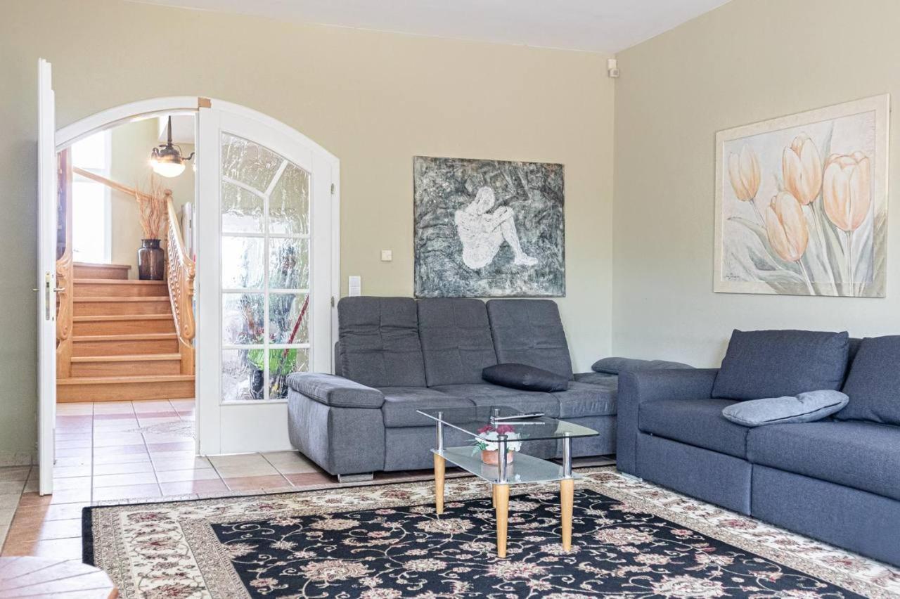 Comfortable Rooms In A Beautiful House Gd Wina Bagian luar foto