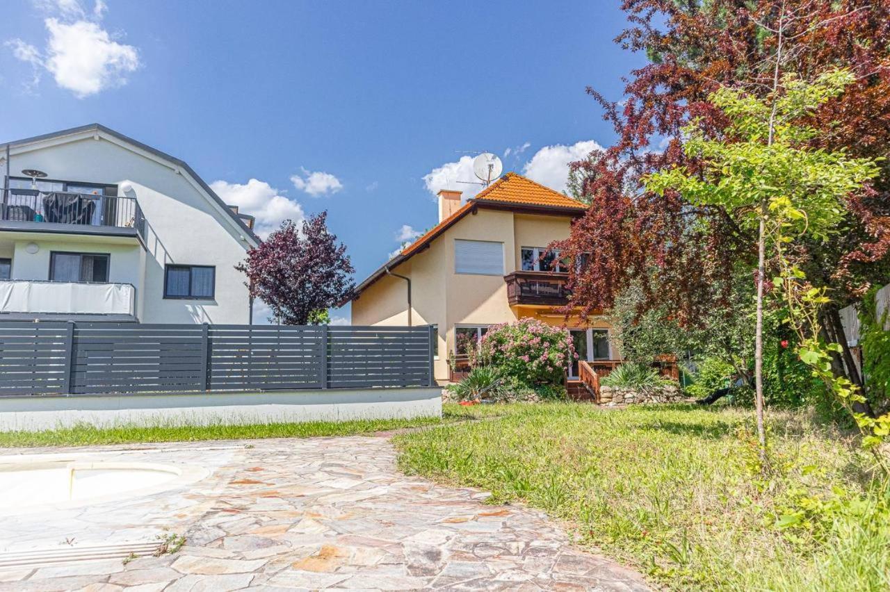 Comfortable Rooms In A Beautiful House Gd Wina Bagian luar foto