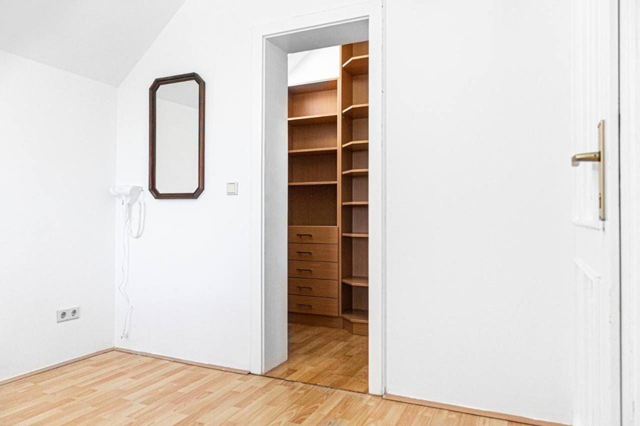 Comfortable Rooms In A Beautiful House Gd Wina Bagian luar foto