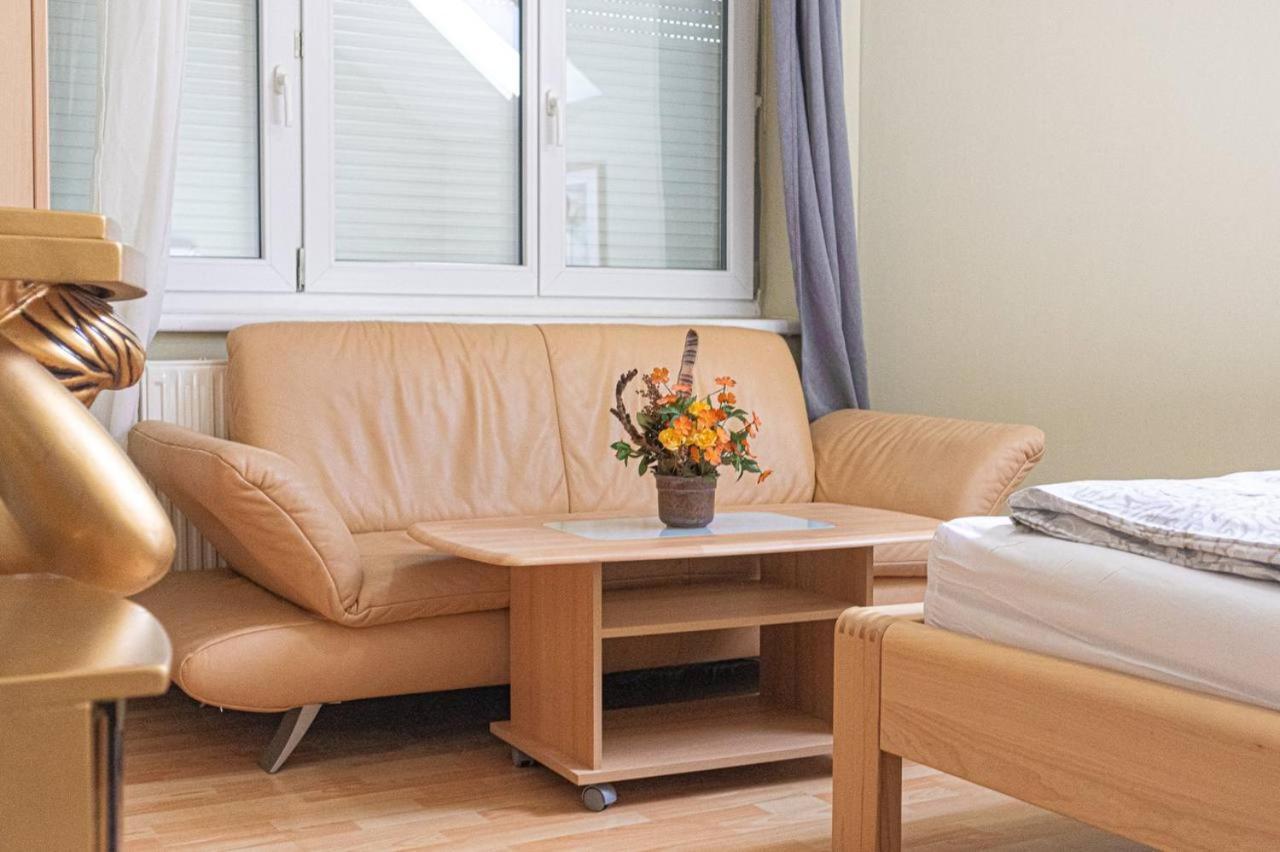 Comfortable Rooms In A Beautiful House Gd Wina Bagian luar foto